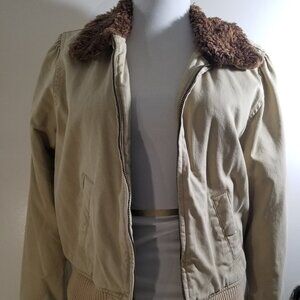 Abercrombie & Fitch Beige, size M
